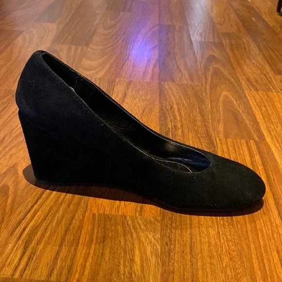 BLACK WEDGE HIGH HEELS - Picture 3 of 4